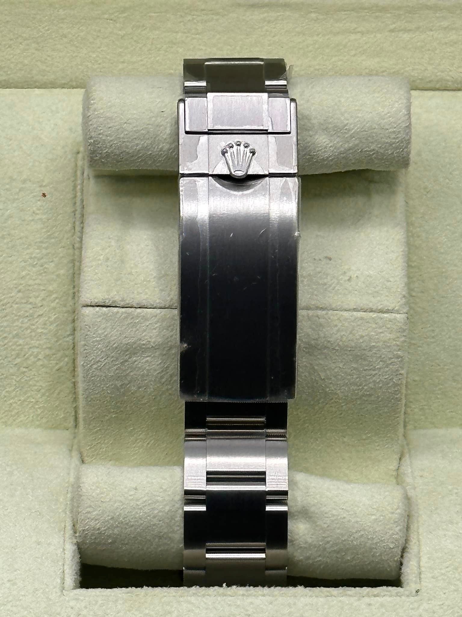 Rolex Submariner 8220 dial and case detail