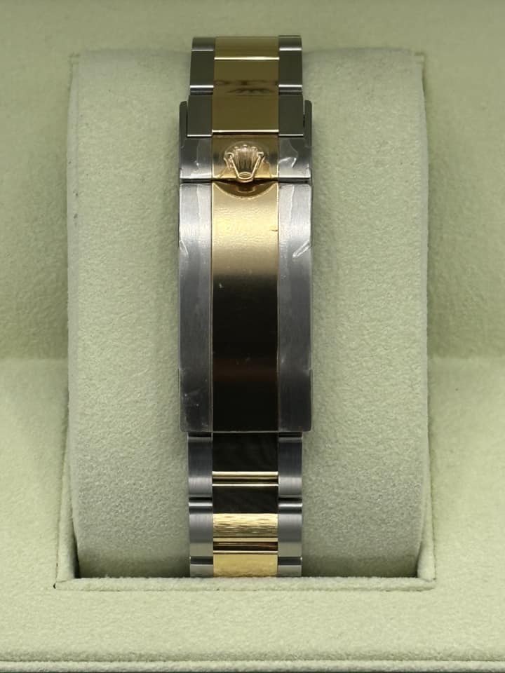 Rolex Submariner 116613LB dial and case detail