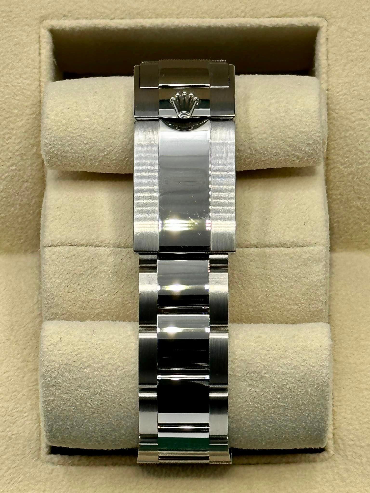 Rolex Daytona 116500LN dial and case detail