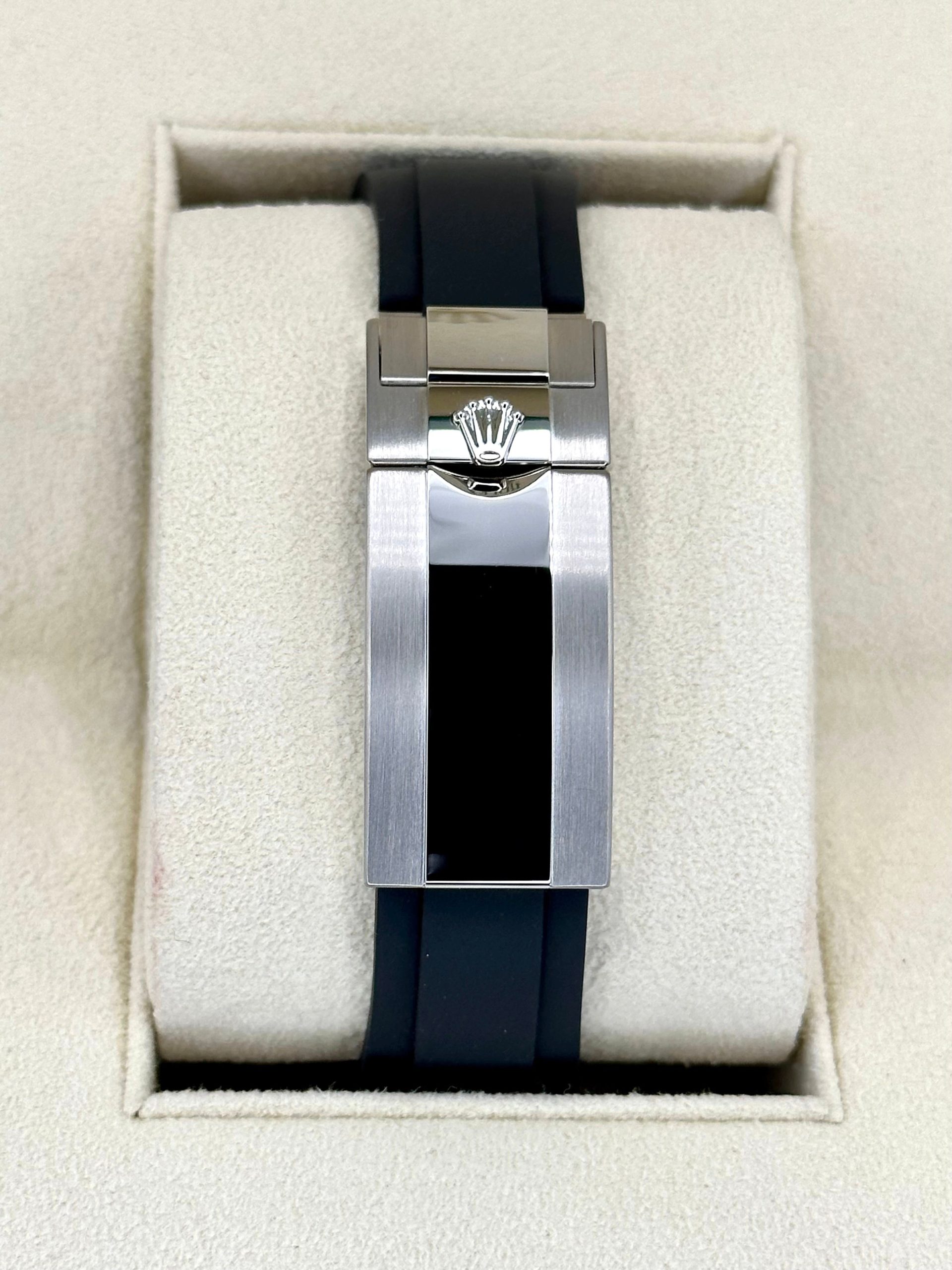 Rolex Yacht-Master 226659 dial and case detail