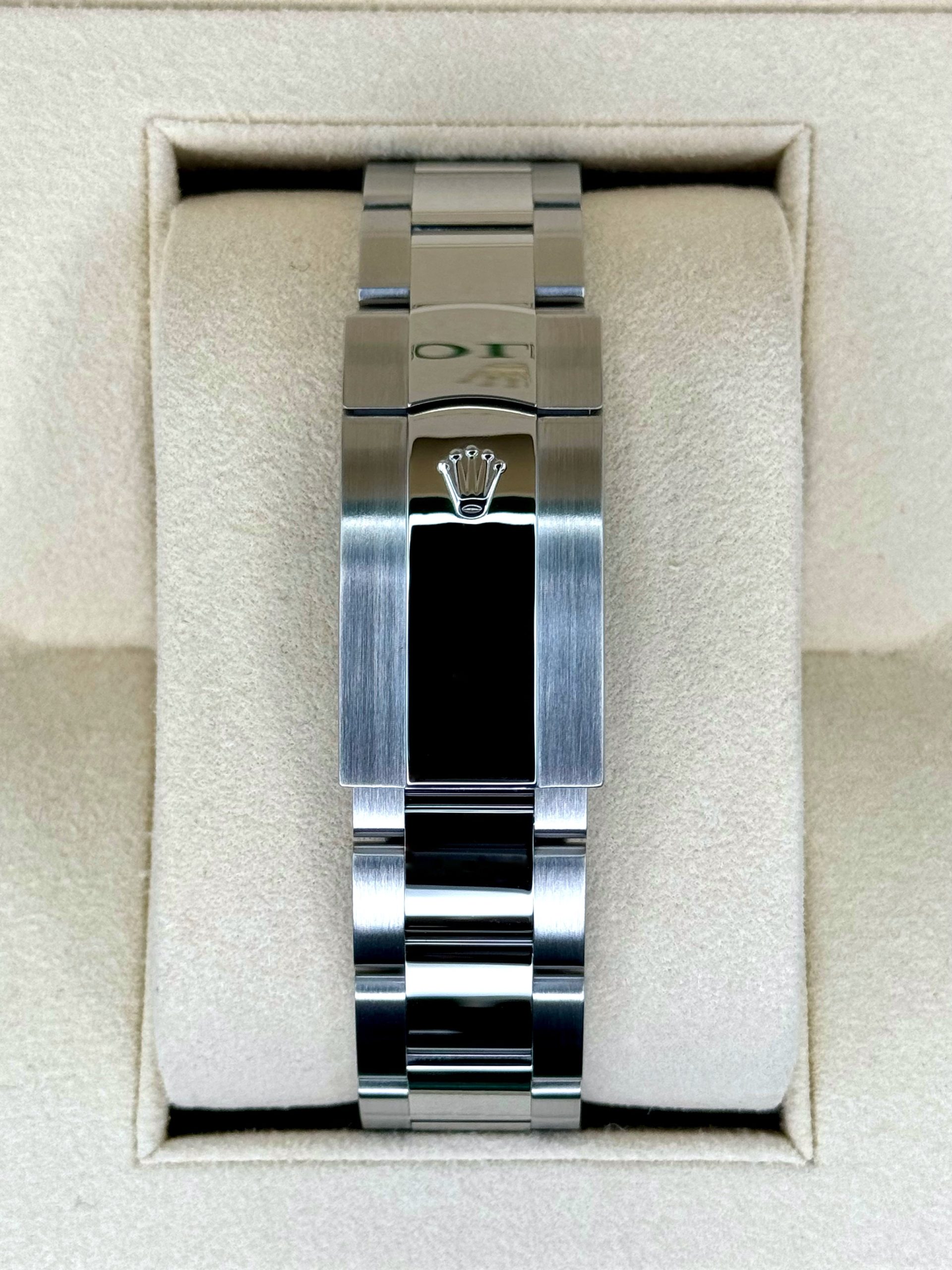 Rolex Sky-Dweller 326934 dial and case detail