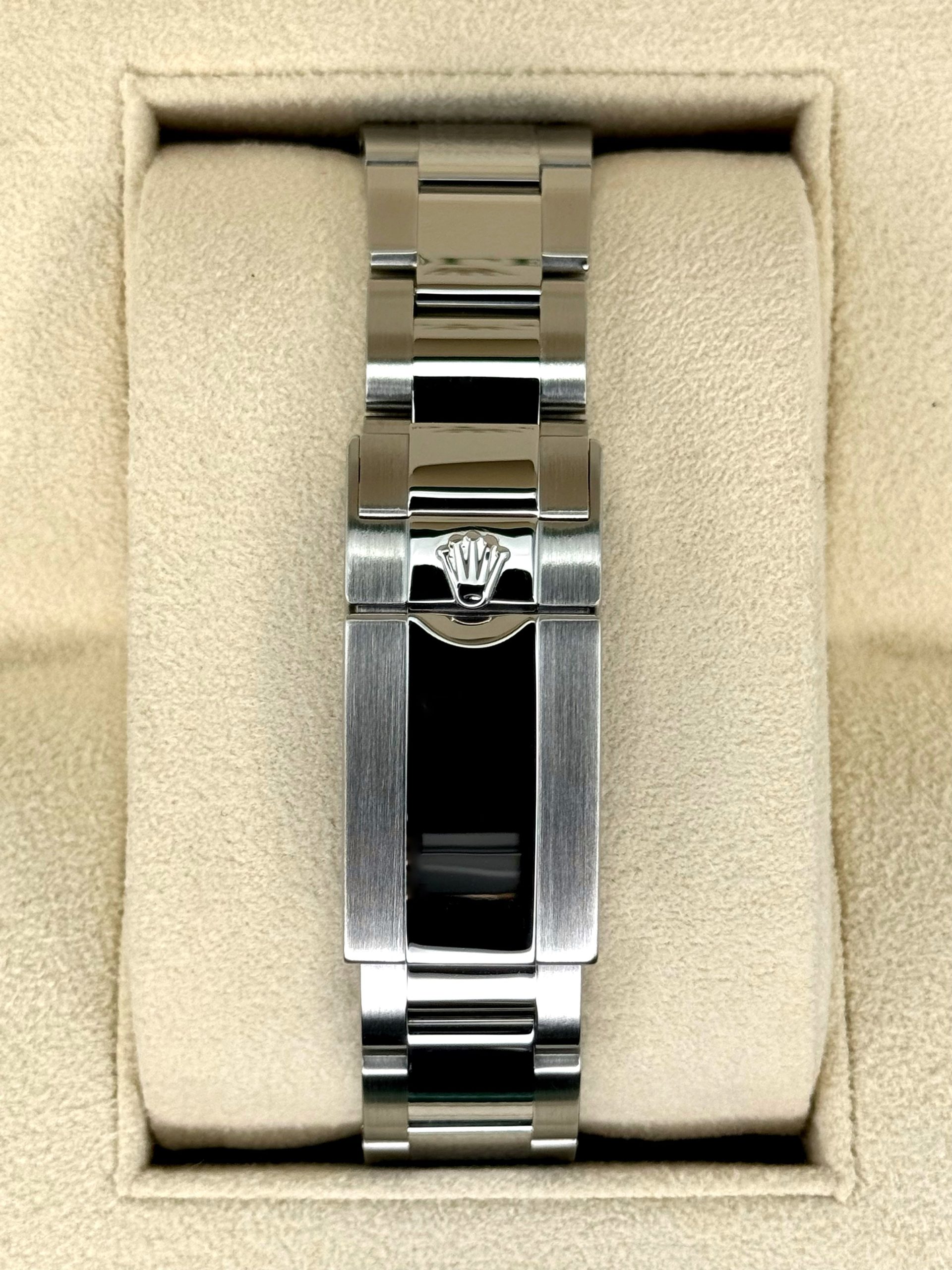 Rolex GMT-Master II 116710LN dial and case detail