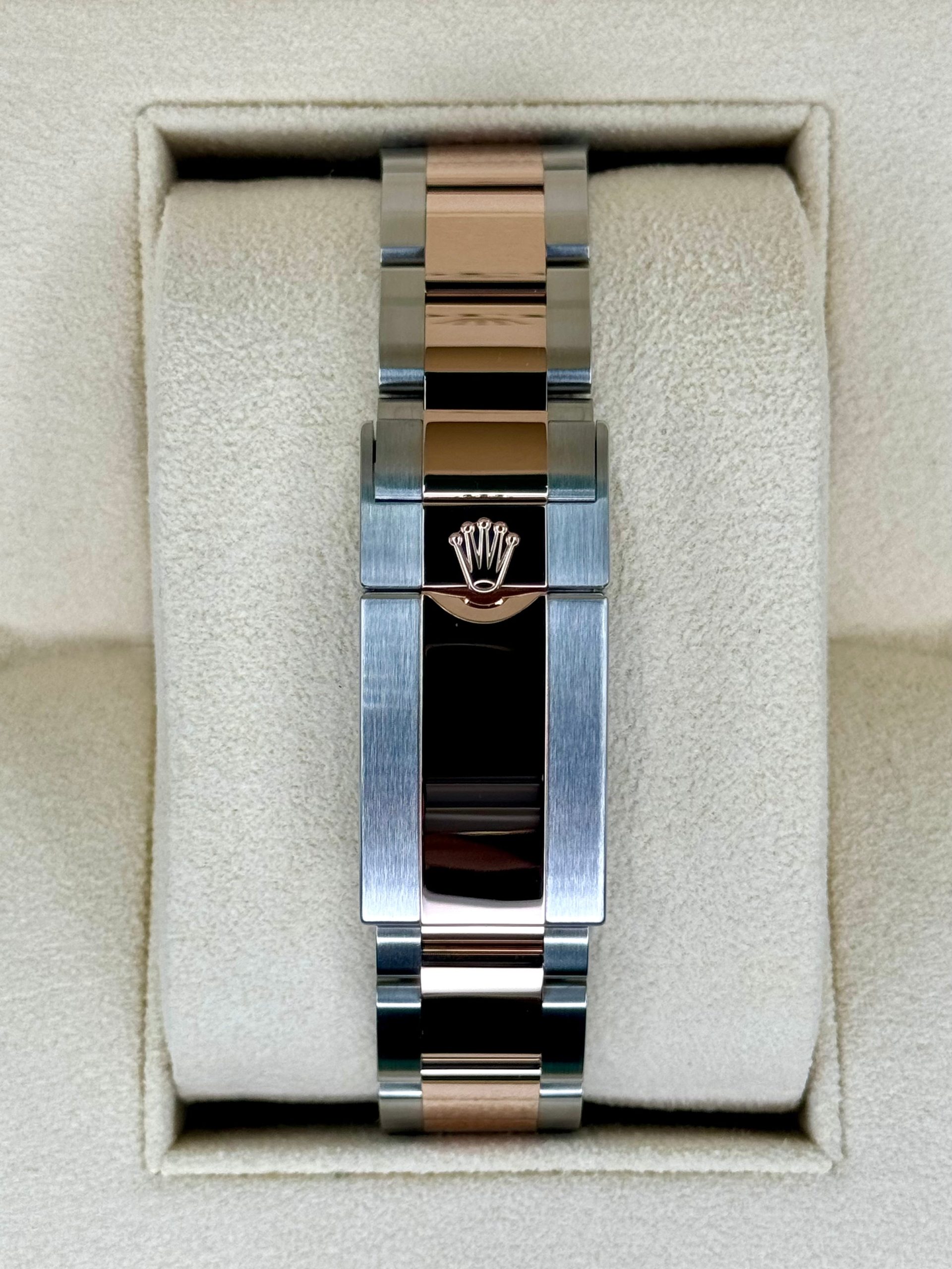 Rolex Yacht-Master 126621 dial and case detail