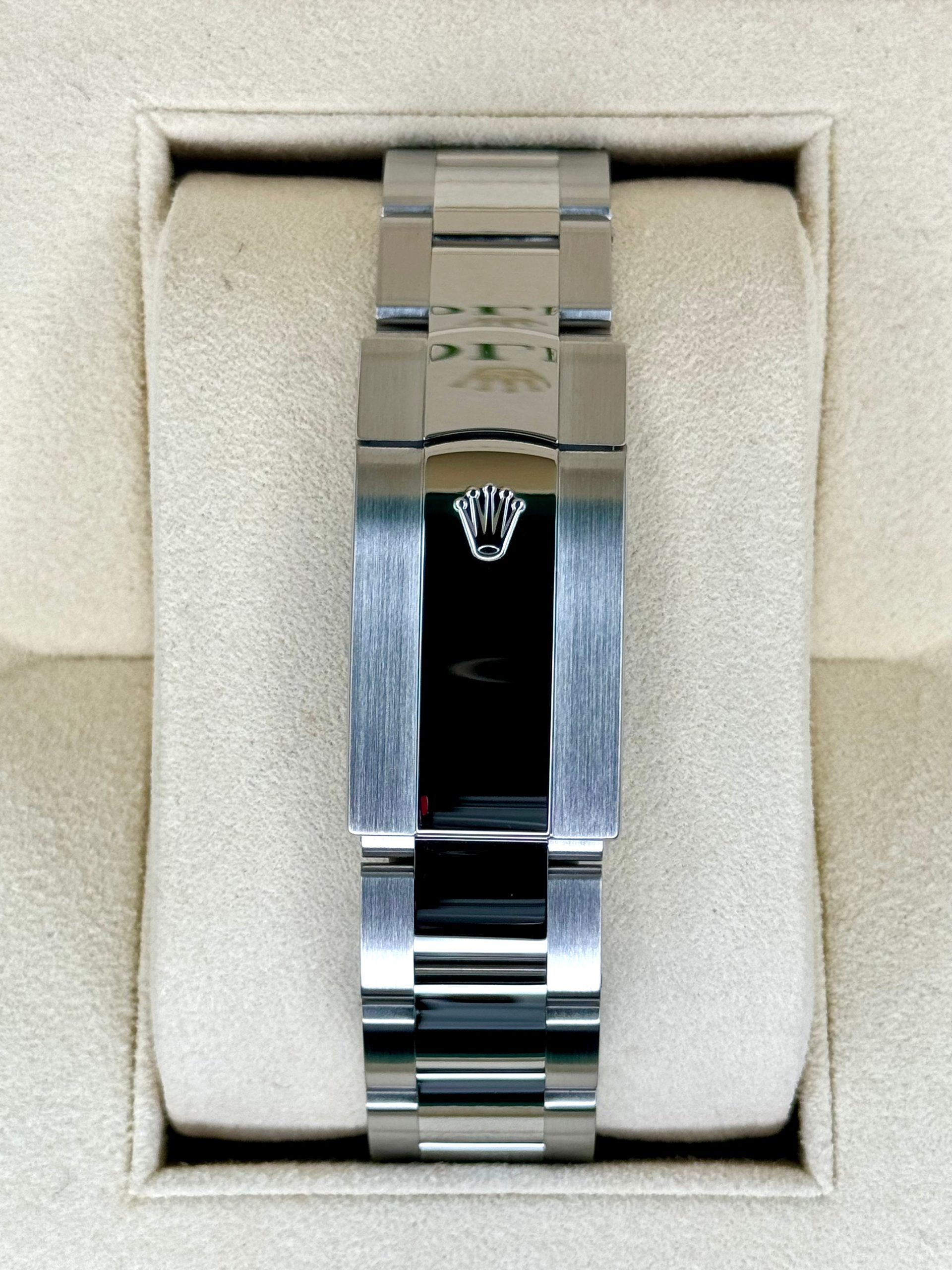 Rolex Sky-Dweller 326934 dial and case detail