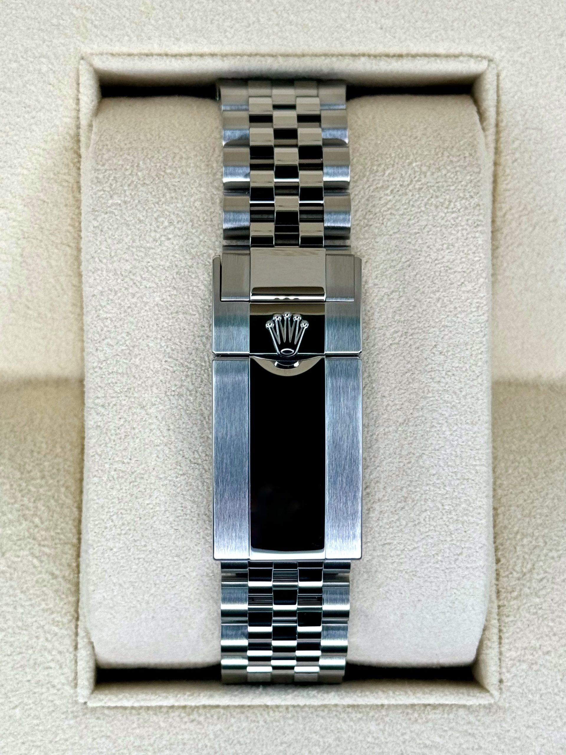 Rolex GMT-Master II 8220 dial and case detail