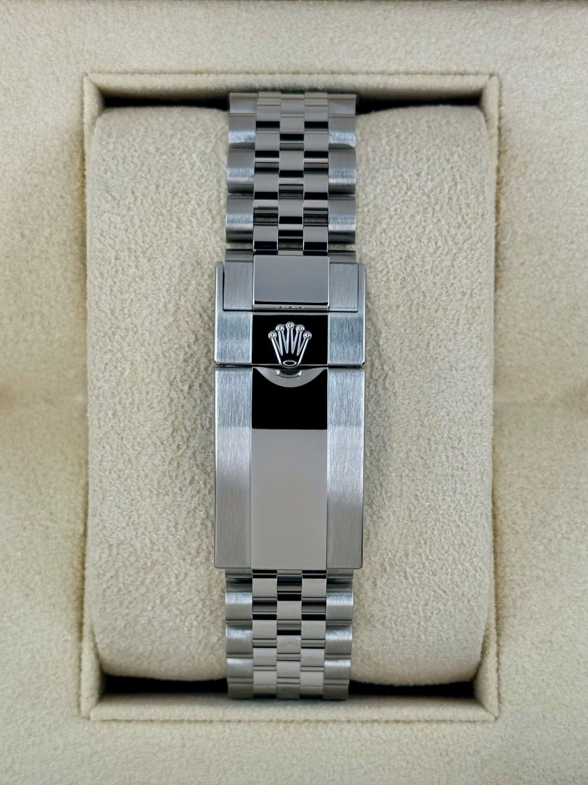 Rolex GMT-Master II 8220 dial and case detail