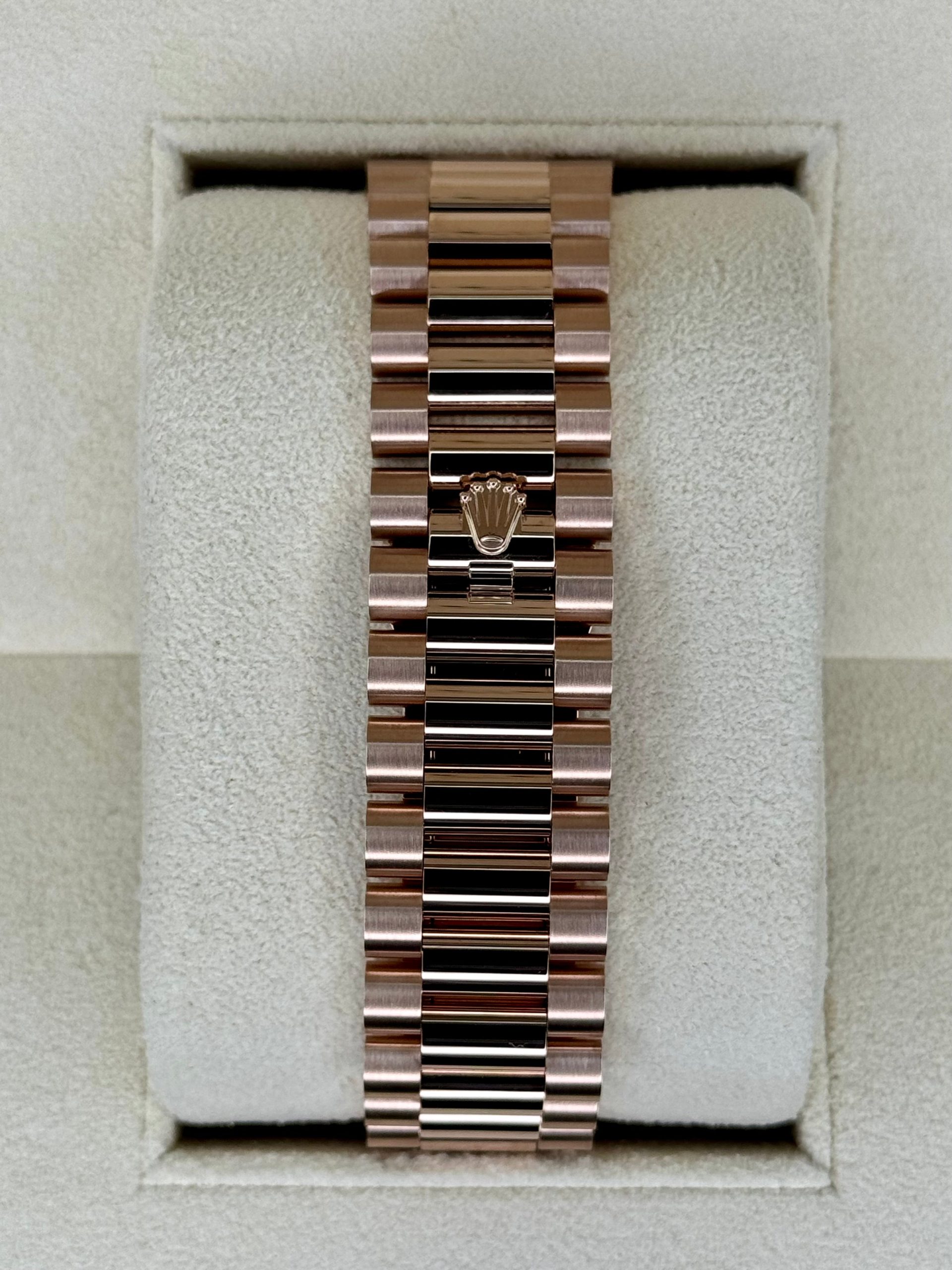 Rolex Day-Date 40 228235 dial and case detail