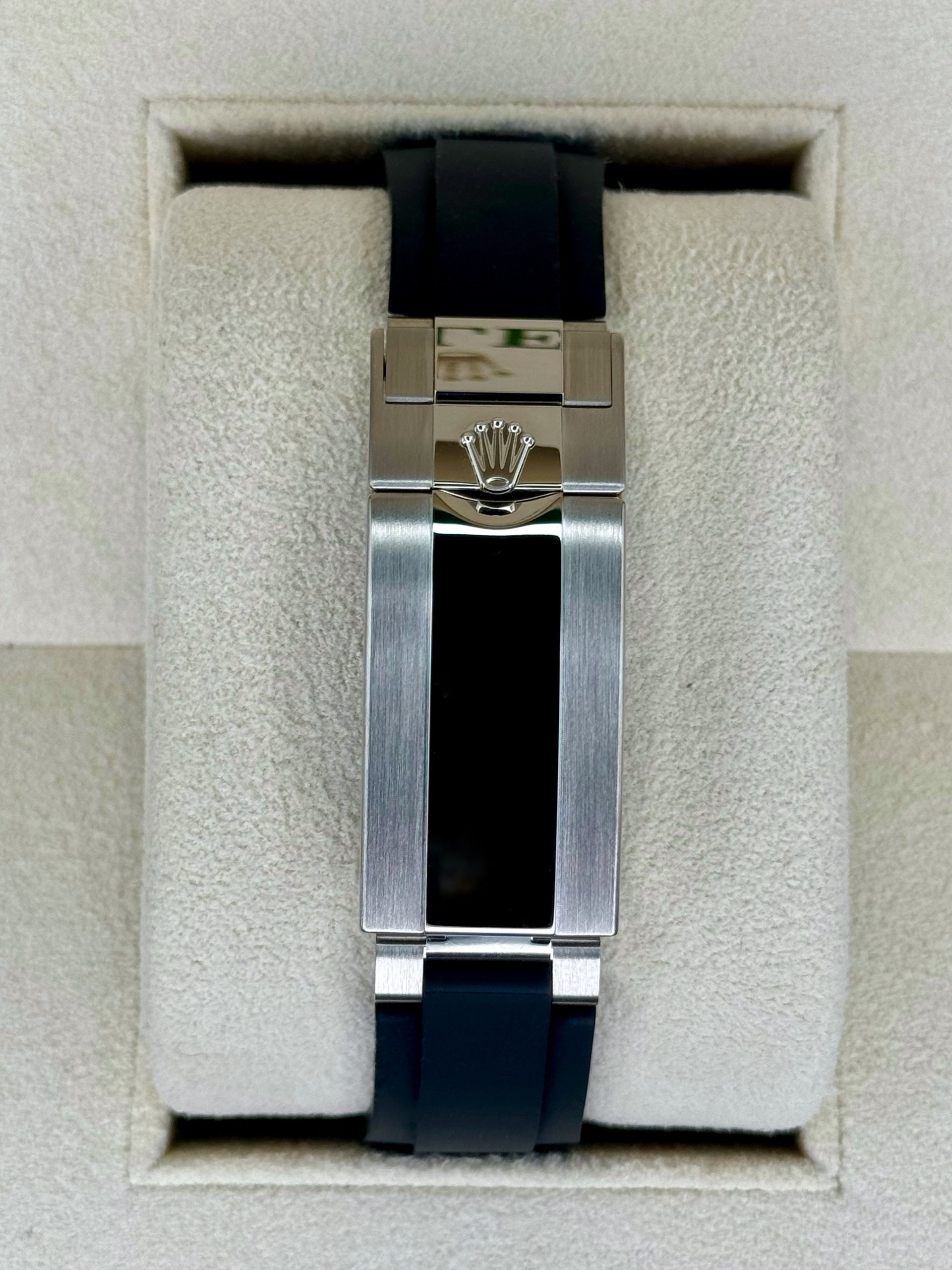 Rolex Yacht-Master 226659 dial and case detail
