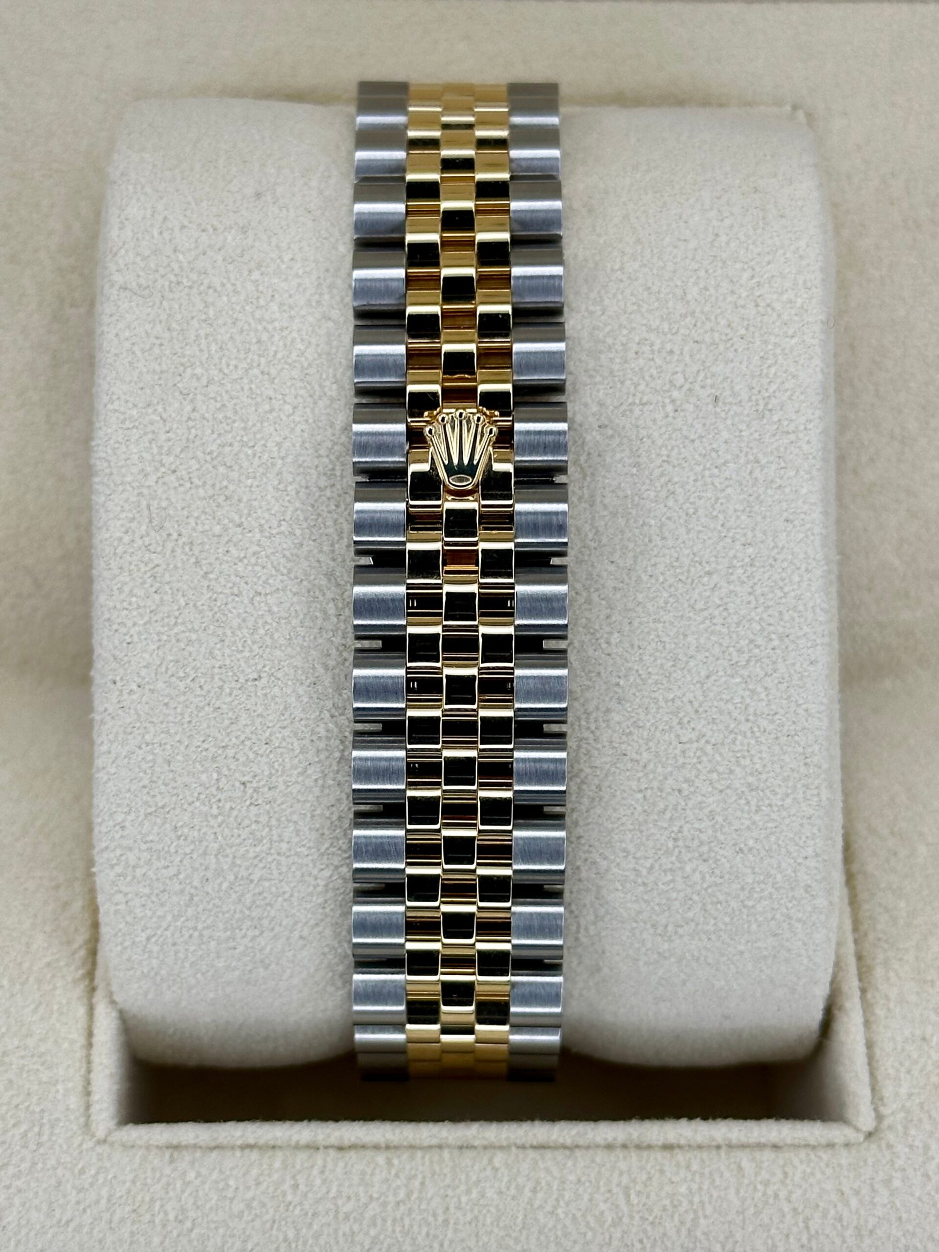 Rolex Datejust 278273 dial and case detail