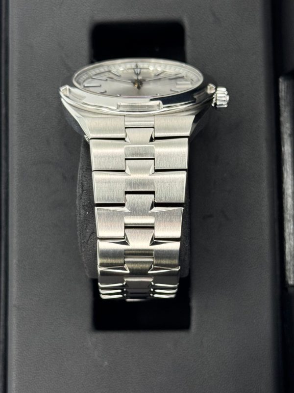 2018 Vacheron Constantin Overseas 41mm 4500V Stainless Silver Dial for sale