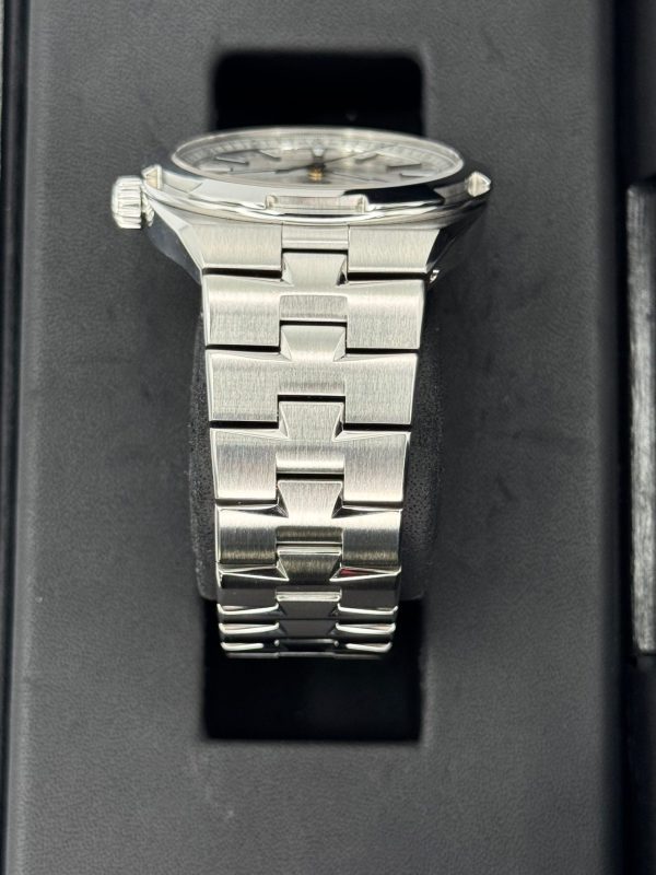 2018 Vacheron Constantin Overseas 41mm 4500V Stainless Silver Dial for sale