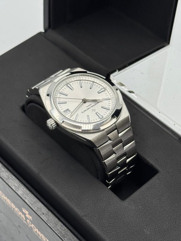 2018 Vacheron Constantin Overseas 41mm 4500V Stainless Silver Dial for sale
