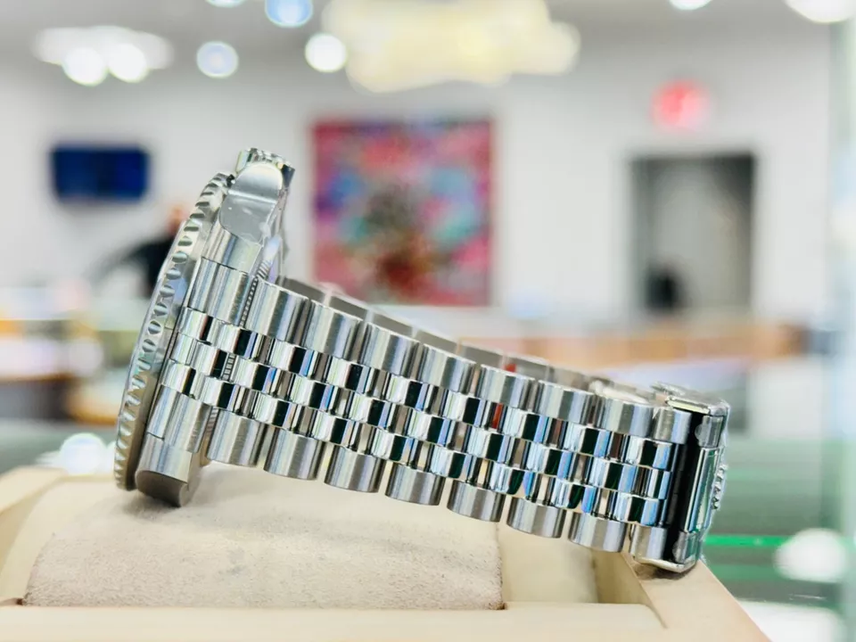 Rolex GMT-Master II 126710BLNR dial and case detail